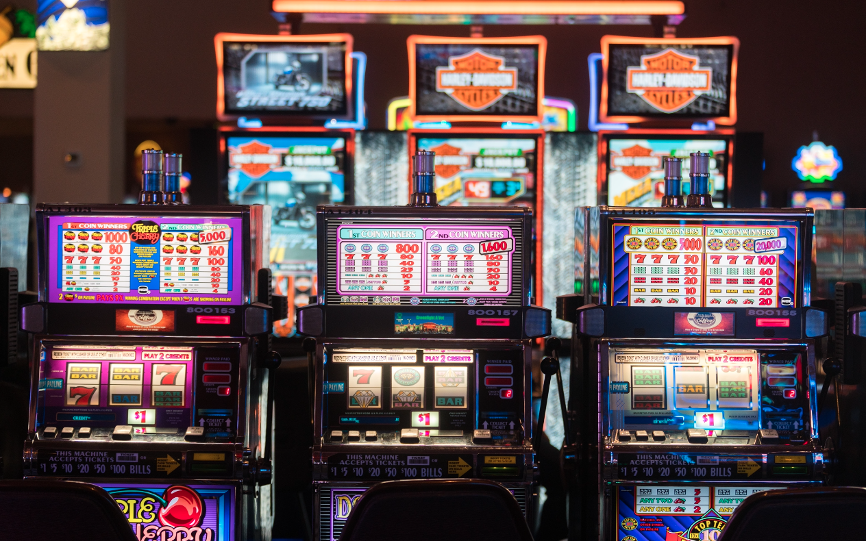 The Psychology Behind Slot Machine Design: What Keeps You Spinning?